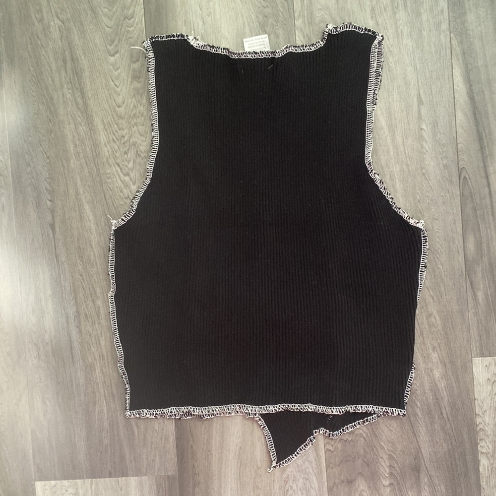 Cropped Tank - Picture 2 of 3